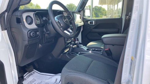 Used 2024 Jeep Wrangler Unlimited Sahara image 11