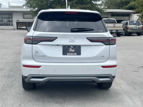 New 2025 Mitsubishi Outlander SE image 4