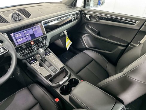 New 2025 Porsche Macan image 25