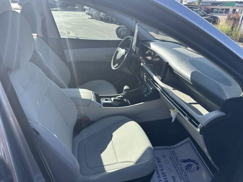 Certified 2025 Hyundai Tucson SE image 13