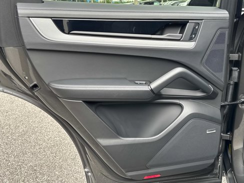Certified 2025 Porsche Cayenne Coupe image 14