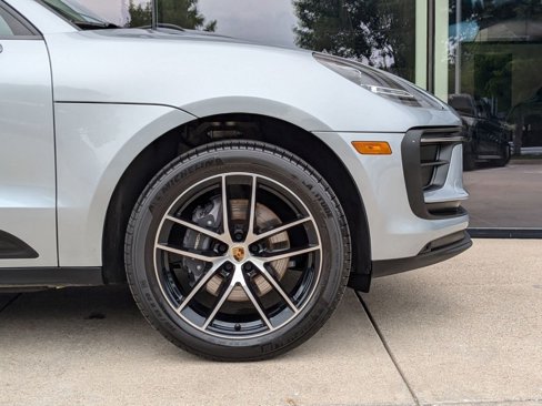 Certified 2025 Porsche Macan image 11