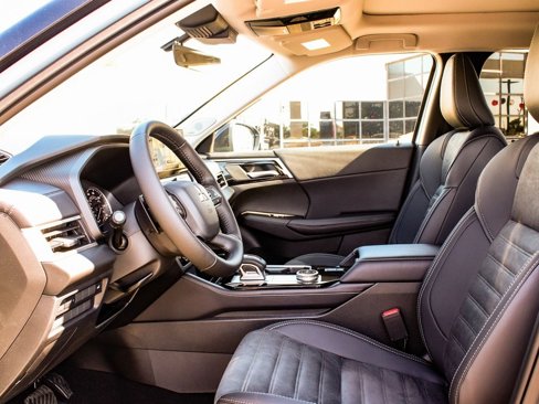 New 2025 Mitsubishi Outlander AWD image 31