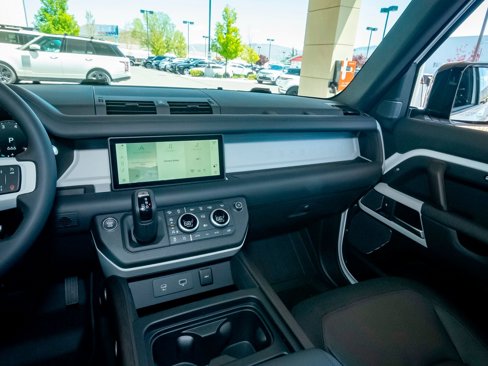 New 2024 Land Rover Defender 90 X-Dynamic SE image 24
