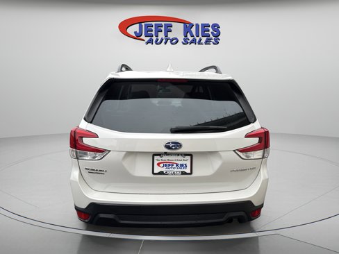 Used 2023 Subaru Forester Premium image 6