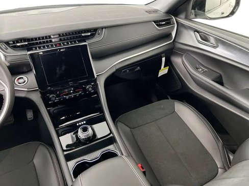 New 2025 Jeep Grand Cherokee L Laredo image 23