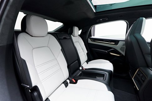 Used 2025 Porsche Cayenne GTS image 50