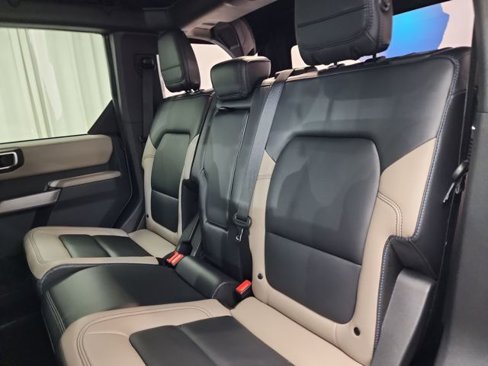 Used 2023 Ford Bronco Wildtrak image 35