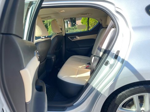 Used 2016 Lexus CT 200h image 36