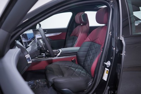 New 2026 BMW 740i w/ Premium Package image 7