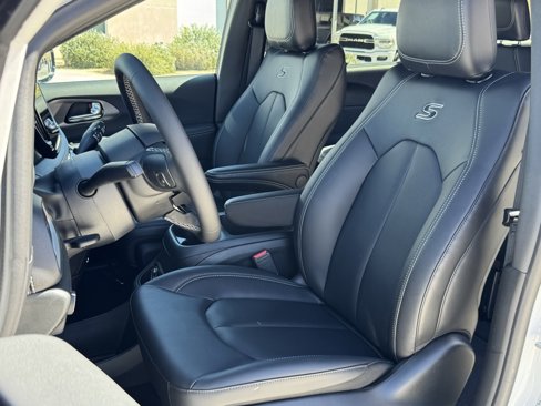 New 2026 Chrysler Pacifica Select w/ S Appearance Package image 24