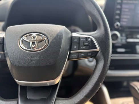 Used 2022 Toyota Highlander L image 39