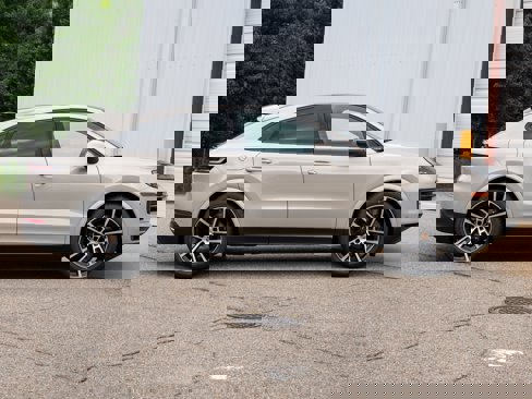 New 2025 Porsche Cayenne Coupe image 8