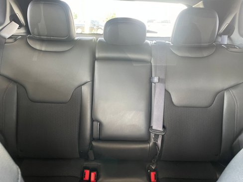Used 2025 Jeep Compass Trailhawk image 37