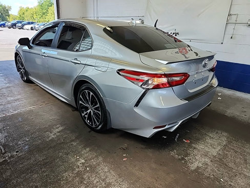 Used 2020 Toyota Camry SE image 2
