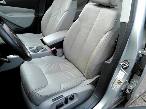 Used 2007 Volkswagen Passat 2.0T image 10