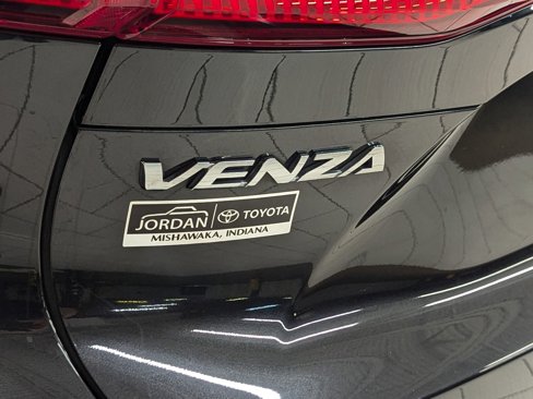 Used 2022 Toyota Venza XLE image 31