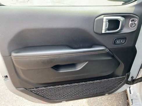 Used 2024 Jeep Wrangler Unlimited Sahara image 18