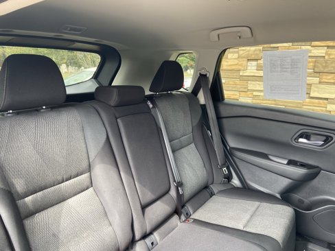 Used 2024 Nissan Rogue SV image 28