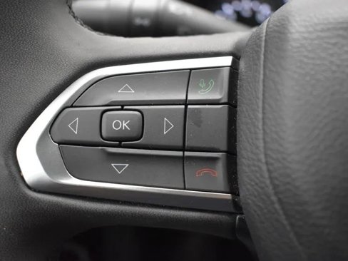 Used 2024 Jeep Compass Latitude image 24