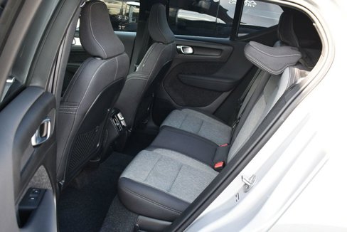 Used 2025 Volvo XC40 B5 Core image 16