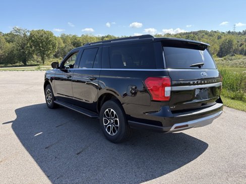 Used 2024 Ford Expedition Max XLT image 3