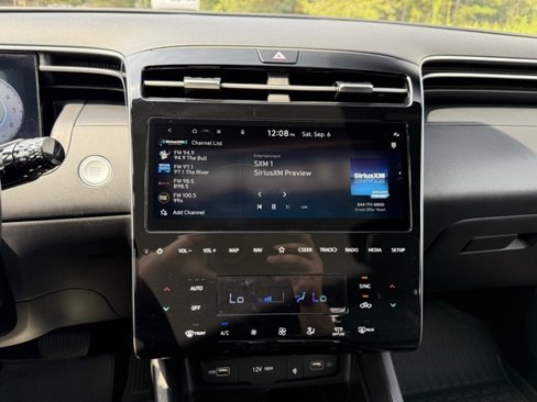 Used 2023 Hyundai Santa Cruz SEL Premium image 16