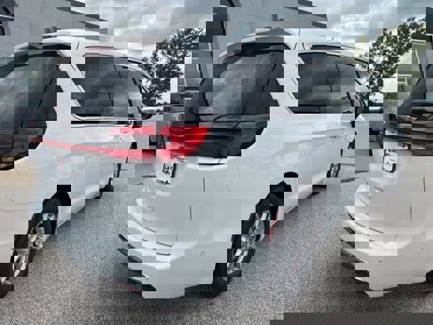 New 2025 Chrysler Pacifica Select image 8