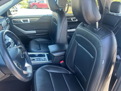 Used 2024 Ford Explorer XLT w/ Equipment Group 202A image 36