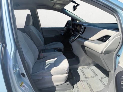 Used 2016 Toyota Sienna LE image 23