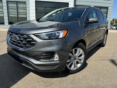 Used 2024 Ford Edge Titanium image 3