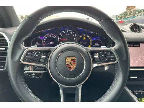 Used 2022 Porsche Cayenne image 28