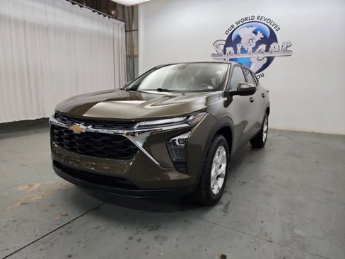 Used 2024 Chevrolet Trax LS w/ LS Convenience Package image 13