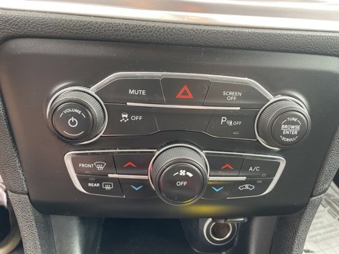 Used 2019 Dodge Charger SXT w/ Leather Interior Group image 18
