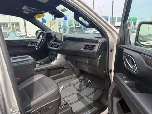 Used 2023 Chevrolet Suburban LT image 13