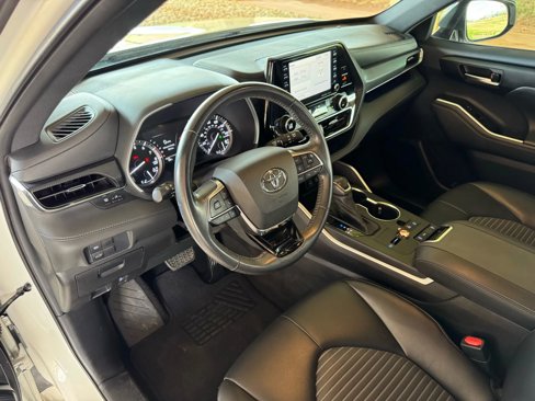 Used 2021 Toyota Highlander XSE image 10