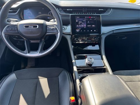Certified 2023 Jeep Grand Cherokee Altitude image 11