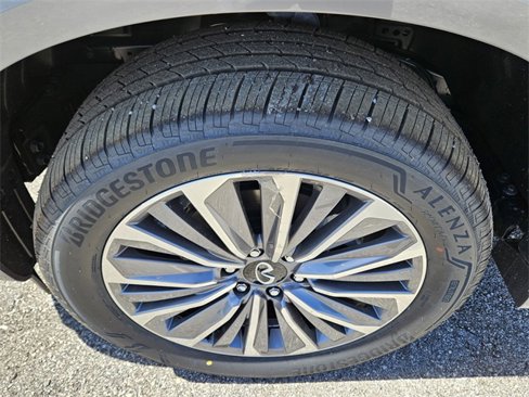 New 2025 INFINITI QX80 Sensory image 3