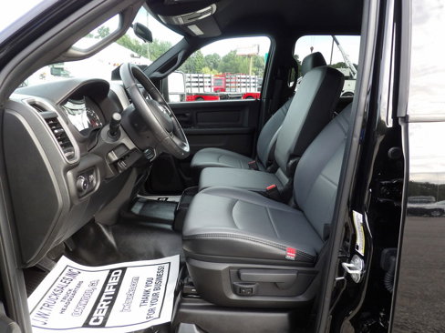 Used 2024 RAM 3500 Tradesman w/ Chrome Appearance Group image 17
