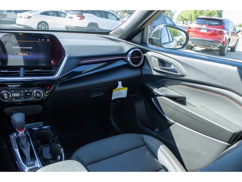 New 2025 Chevrolet Trax RS w/ Sunroof Package image 17