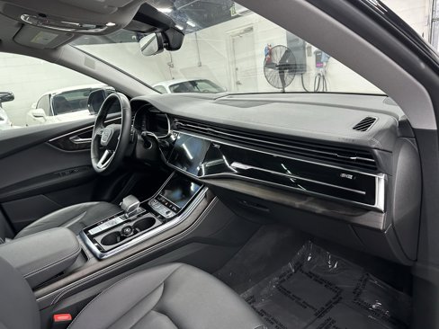 Used 2023 Audi Q8 Prestige image 18