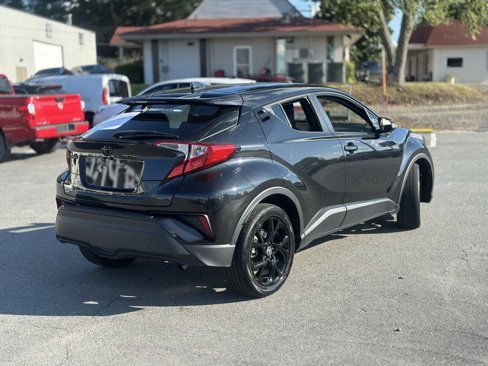 Used 2022 Toyota C-HR XLE image 7