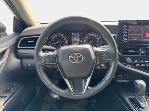 Used 2021 Toyota Camry SE image 14