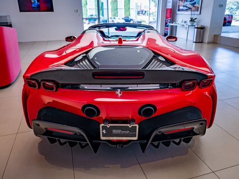 Used 2023 Ferrari SF90 Spider image 5