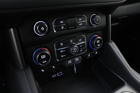 Used 2023 Chevrolet Suburban Z71 w/ Luxury Package image 12