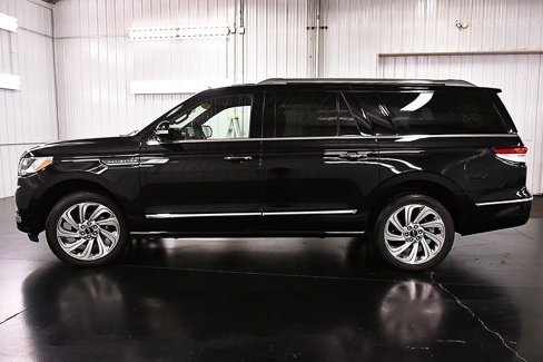 Used 2024 Lincoln Navigator L Reserve image 4