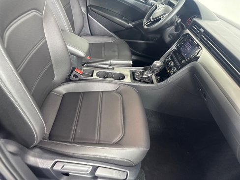 Used 2022 Volkswagen Passat 2.0T SE image 26