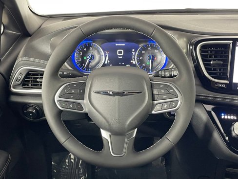 New 2026 Chrysler Pacifica Select image 17