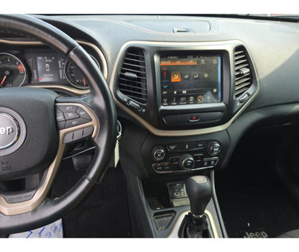 Used 2017 Jeep Cherokee Latitude image 13