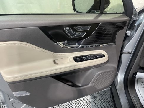 Used 2022 Lincoln Corsair Reserve image 9